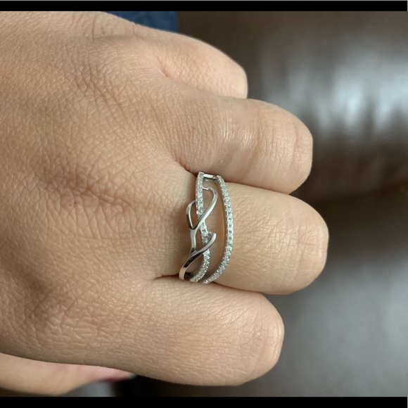 925 Sterling Silver Ring - Picture 3 of 5